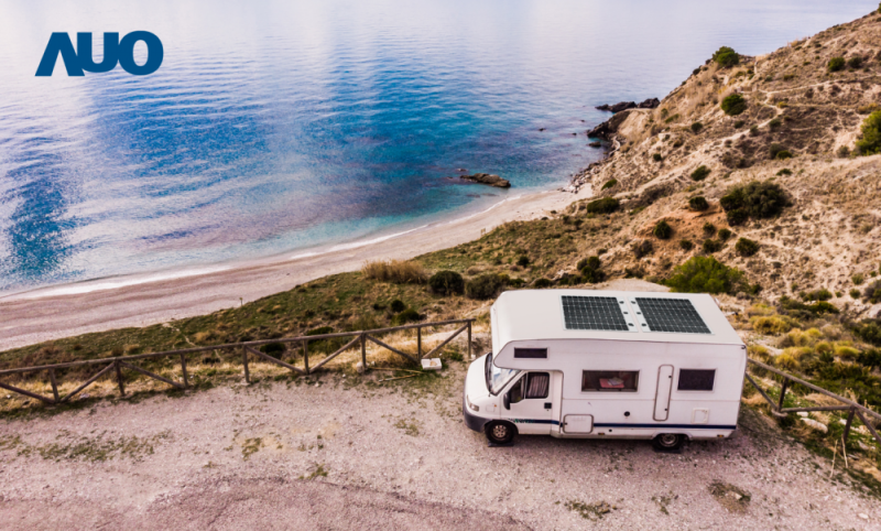 「可撓輕量化太陽光電板SunCurva」使用輕量特殊耐候型複合板取代傳統太陽能板的玻璃前板，不僅降低70%重量，每米平方僅3Kg；具有抗衝擊性能及通過電磁相容性測試，可應用於交通運輸工具，如露營車、遊艇等